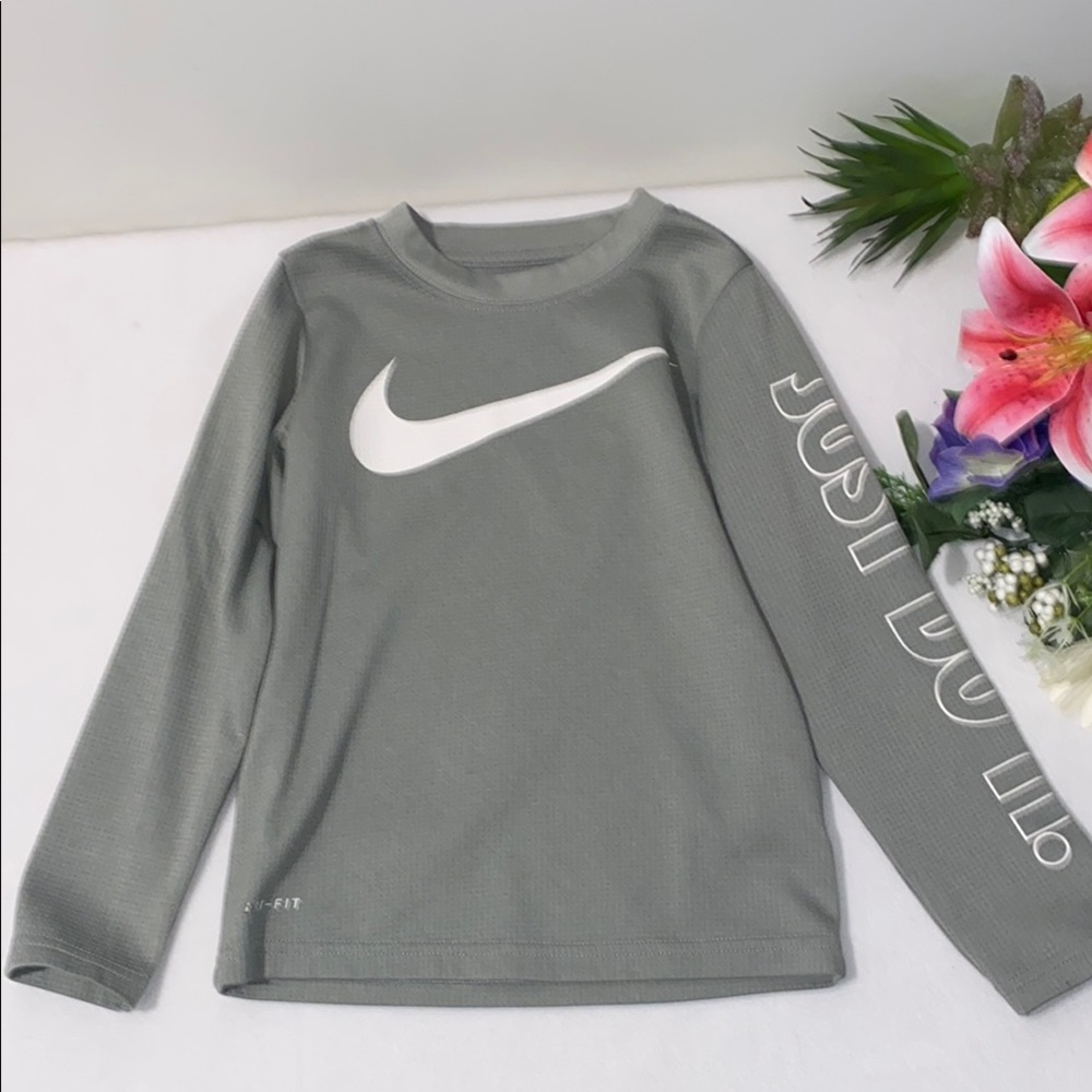 Nike Gray Long Sleeve Tee with Streamlined Design